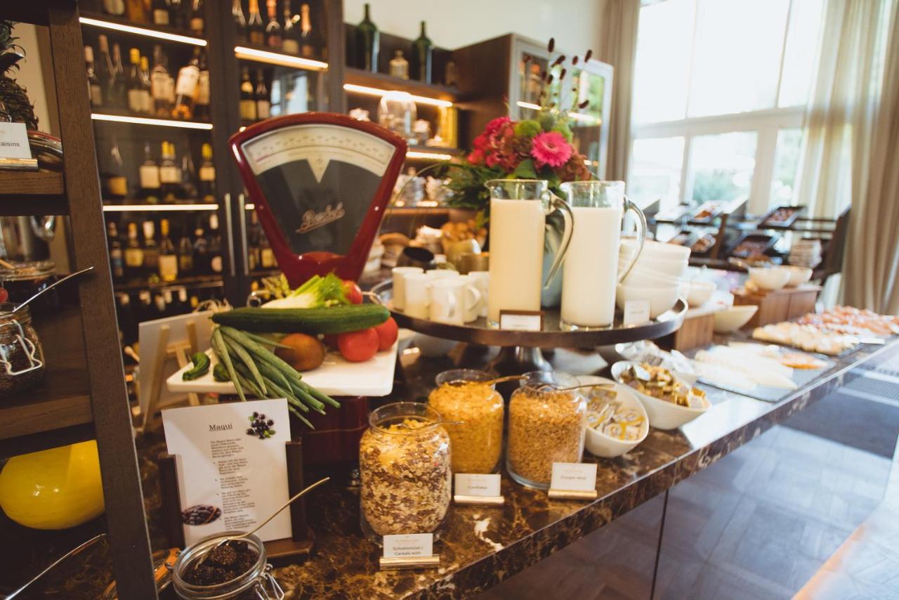 מרבורג Vila Vita Rosenpark מראה חיצוני תמונה A display of various types of honey at a hotel in London