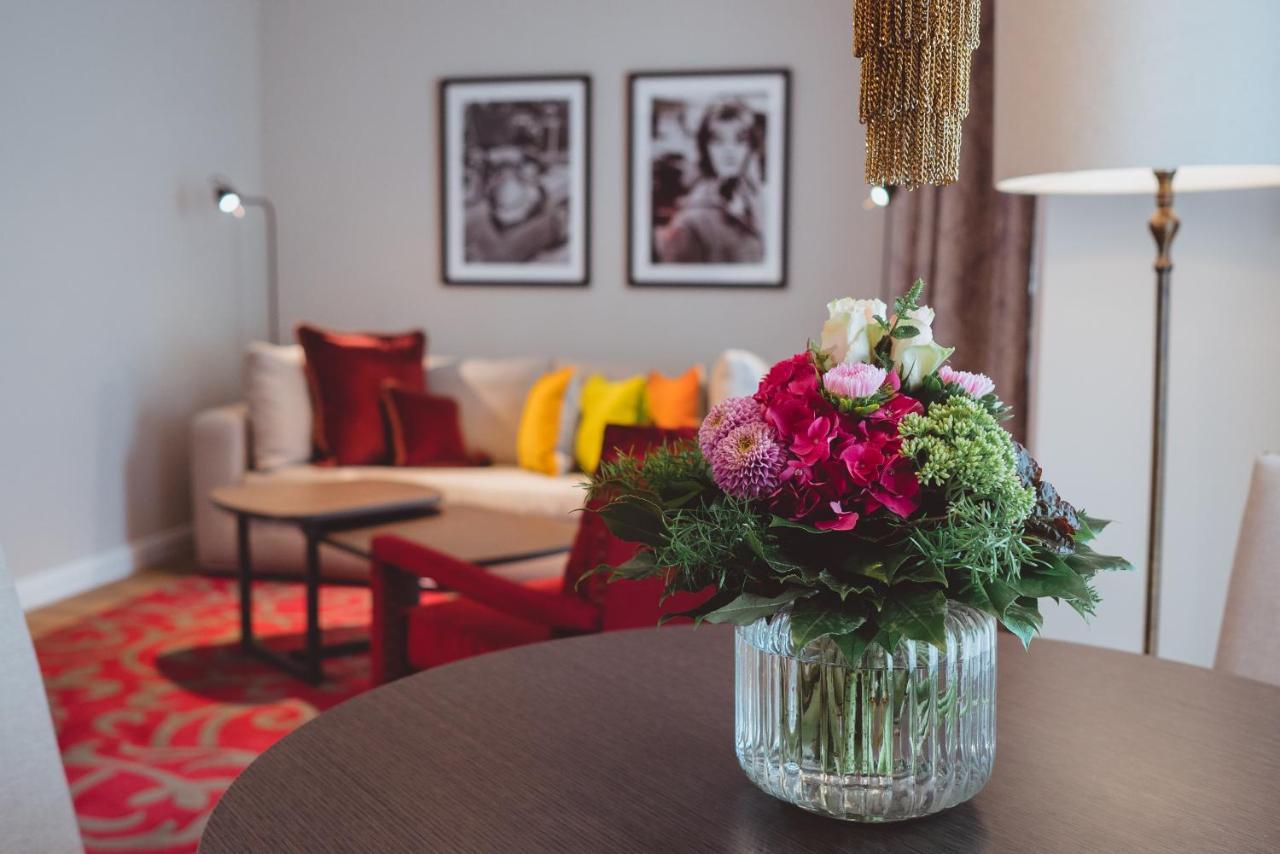מרבורג Vila Vita Rosenpark מראה חיצוני תמונה A suite at the hotel